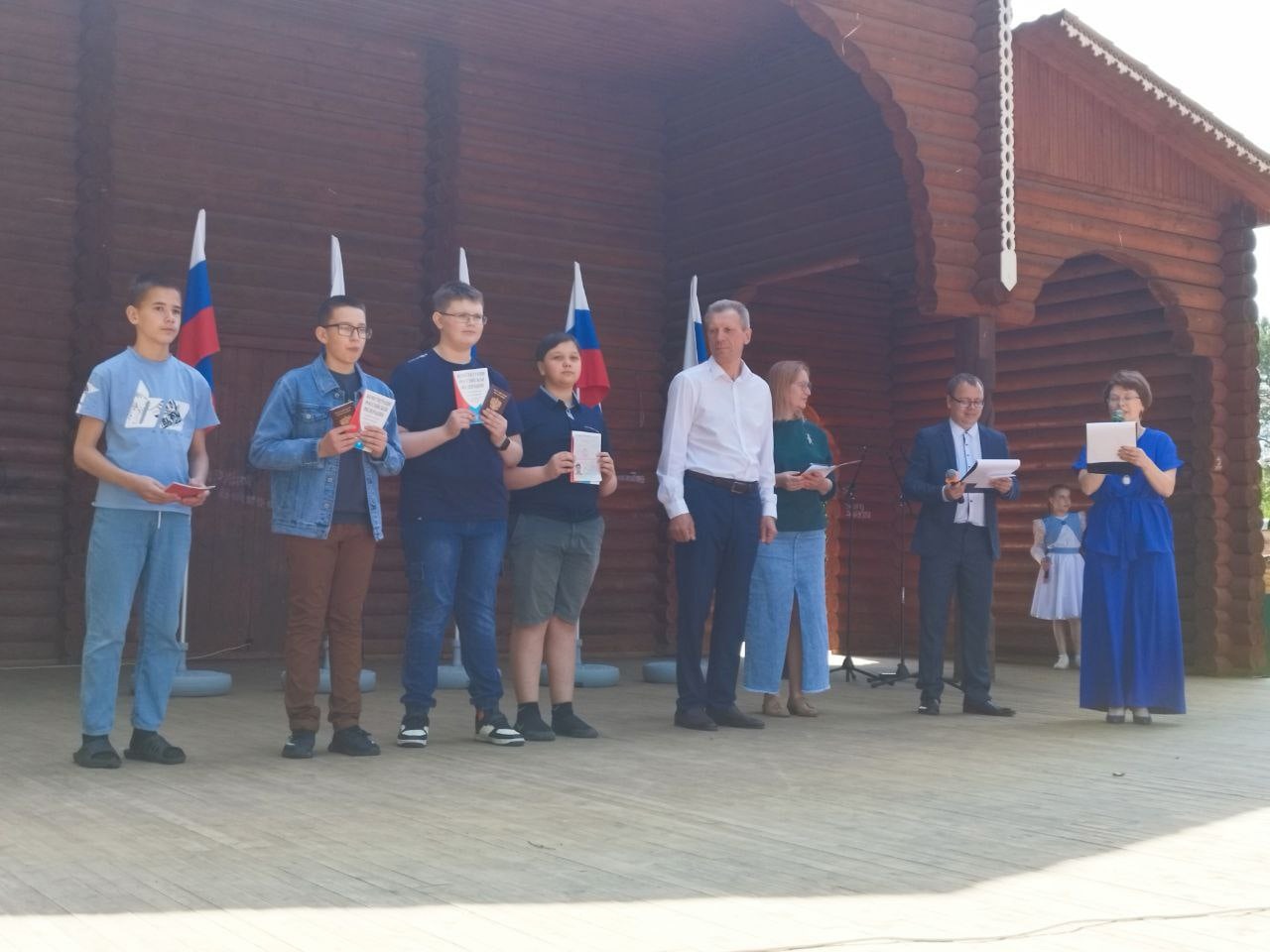 В торжественной обстановке получили свой первый серьезный документ, юные тарножане, которым исполнилось 14 лет.